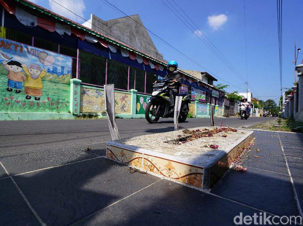 Menelusuri Sejarah Makam-makam di Tempat tak Lazim di Jawa Tengah
